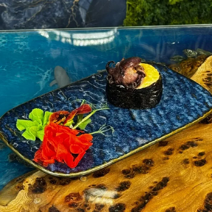 Гункан запеченный с кальмаром